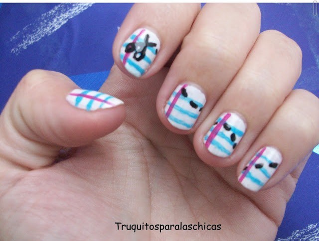 Stripes notebook manicure