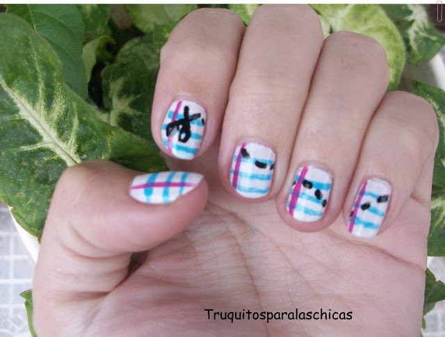 Striped notepad manicure